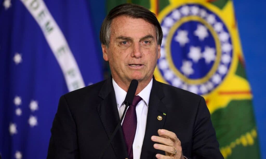 Bolsonaro anuncia terceira redução no preço da gasolina