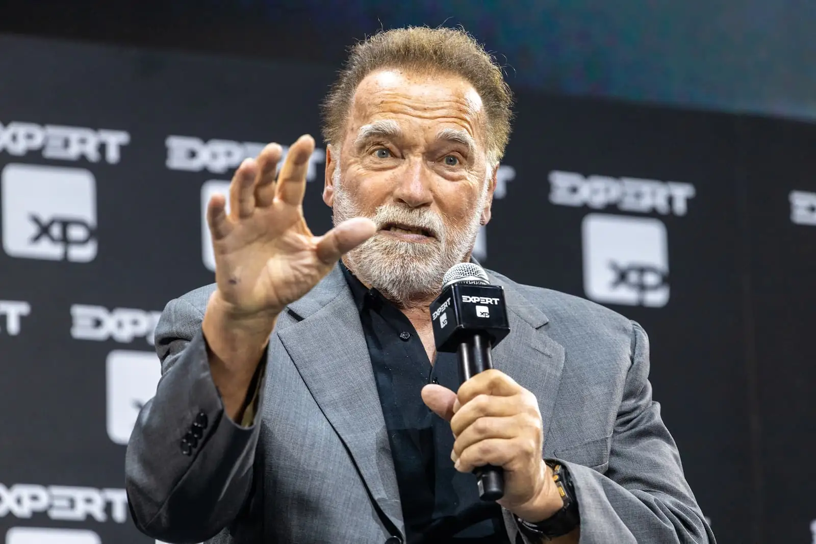 Com a presença de Schwarzenegger, Expert XP 2025 mistura economia, inspiração e inovação