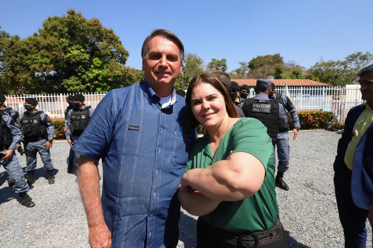 Bolsonaro surpreende e almoça peixada cuiabana