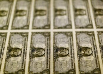 Dólar recua diante do real acompanhando exterior em dia de decisões de juros