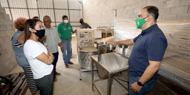 Instalação de frigorífico de aves vai gerar mais de mil empregos em Cuiabá-MT