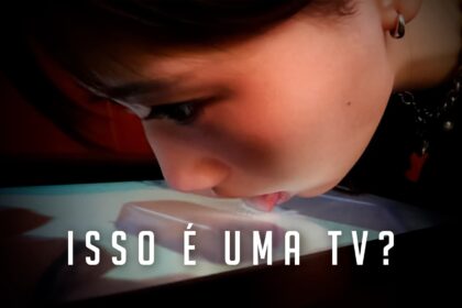 ? Professor japonês inventa primeira TV 4D que pode ser lambida