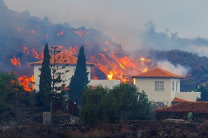 Vulcão entra em erupção nas Ilhas Canárias e 5 mil pessoas são evacuadas