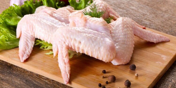 Frango: competitividade da carne de frango frente à suína é a menor em 9 anos