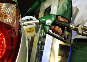 Preço da gasolina recua 0,13%, diz Ticket Log
