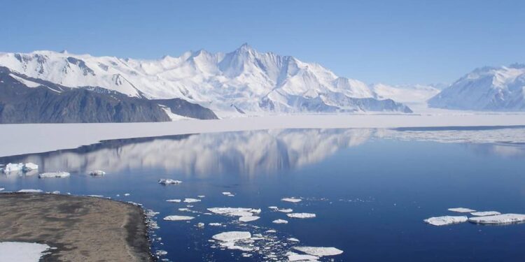 Buraco de ozônio na Antártica é um dos maiores dos últimos anos