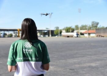 Técnicos recebem capacitação em pilotagem de drones para mapeamento rural em Cuiabá-MT
