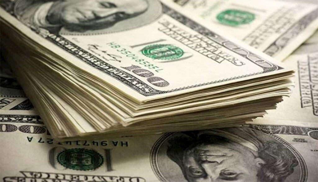 Dólar abre o mês de maio em alta, acima de R$ 5,00