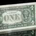 Dólar segue com leve queda ante moeda real nesta 2ª feira