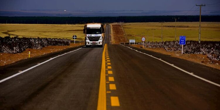 Em MT, estradas recebem manutenção melhorando escoamento de produção agrícola
