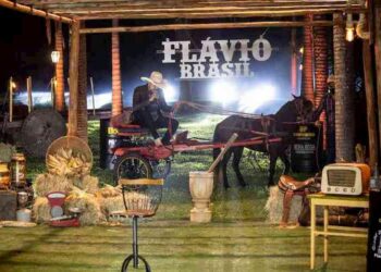 Live Flávio Brasil, conheça o cantor que foi tirado de cena por cavalo