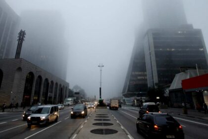 Chuva de frente fria se espalha sobre São Paulo