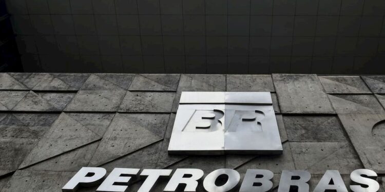 Sem refinar o suficiente, preços da Petrobras saem da conta das importações de combustíveis prontos