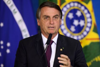 Bolsonaro anuncia terceira redução no preço da gasolina