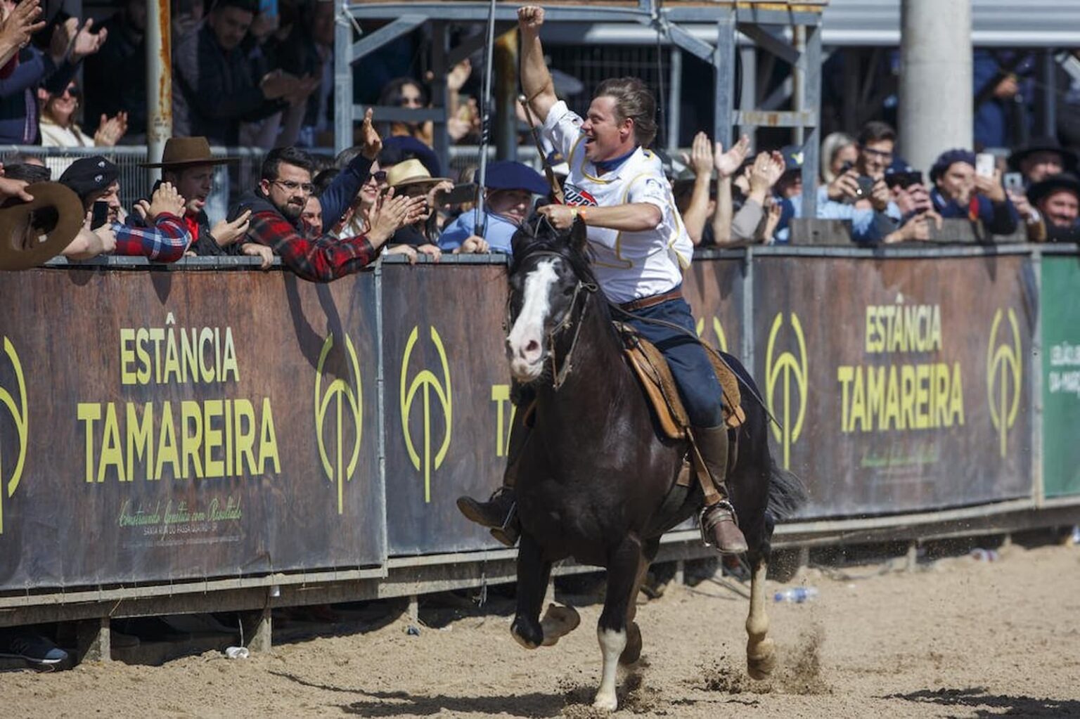 Ginete Gabriel Marty Comemora Tricampeonato Inedito Na Prova Masculina Do Freio De Ouro 2022