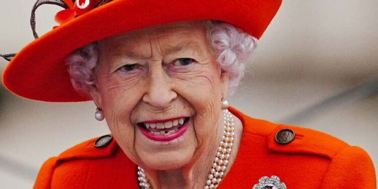 Rainha Elizabeth II falece aos 96 anos