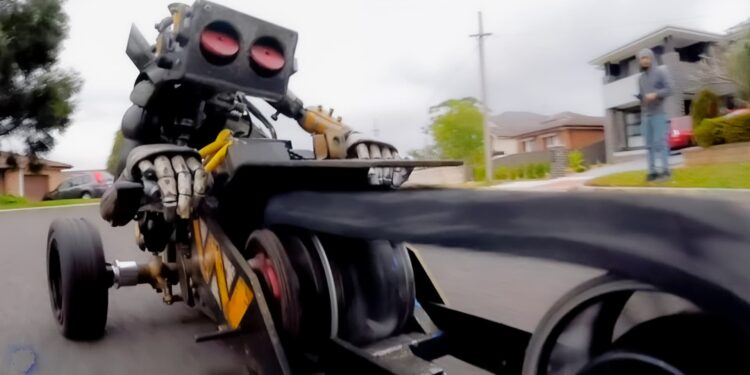Vídeo de Robô motoqueiro Steampunk viraliza na internet