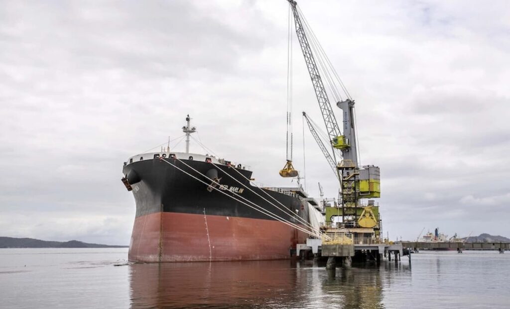 Brasil recebe maior navio de fertilizantes do mundo e maior carga da história de Paranaguá