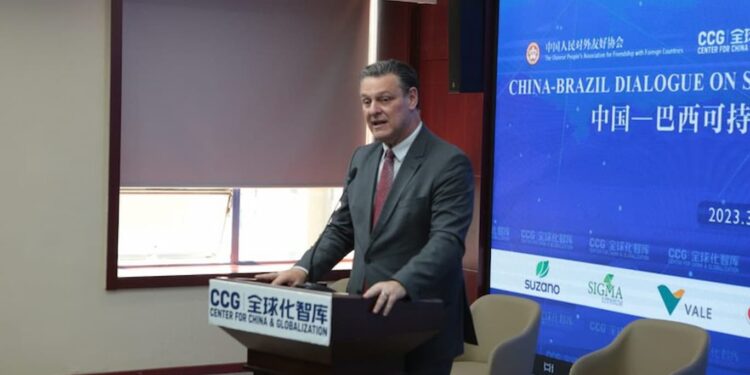 Na China, ministro Fávaro defende projeto brasileiro para transição sustentável