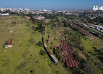 Maior entroncamento ferroviário da América Latina agora é um imenso cemitério de sucatas