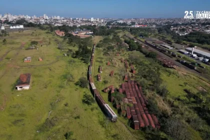 Maior entroncamento ferroviário da América Latina agora é um imenso cemitério de sucatas