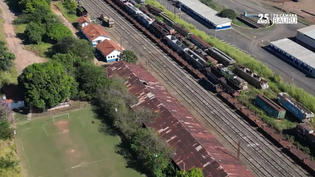 Maior entroncamento ferroviário da América Latina agora é um imenso cemitério de sucatas