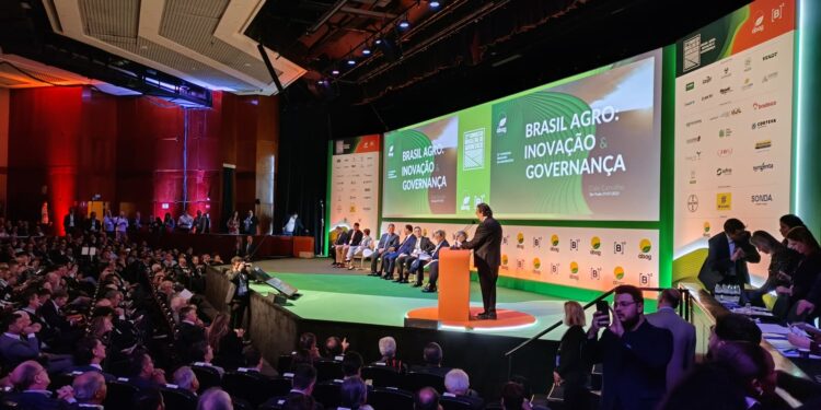 Agricultura Regenerativa: Agro Brasileiro lidera digitalização e uso de produtos biológicos
