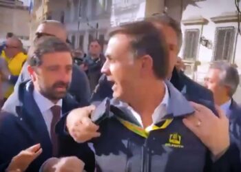 Vídeo: Itália veta carne sintética e decisão gera briga entre parlamentares