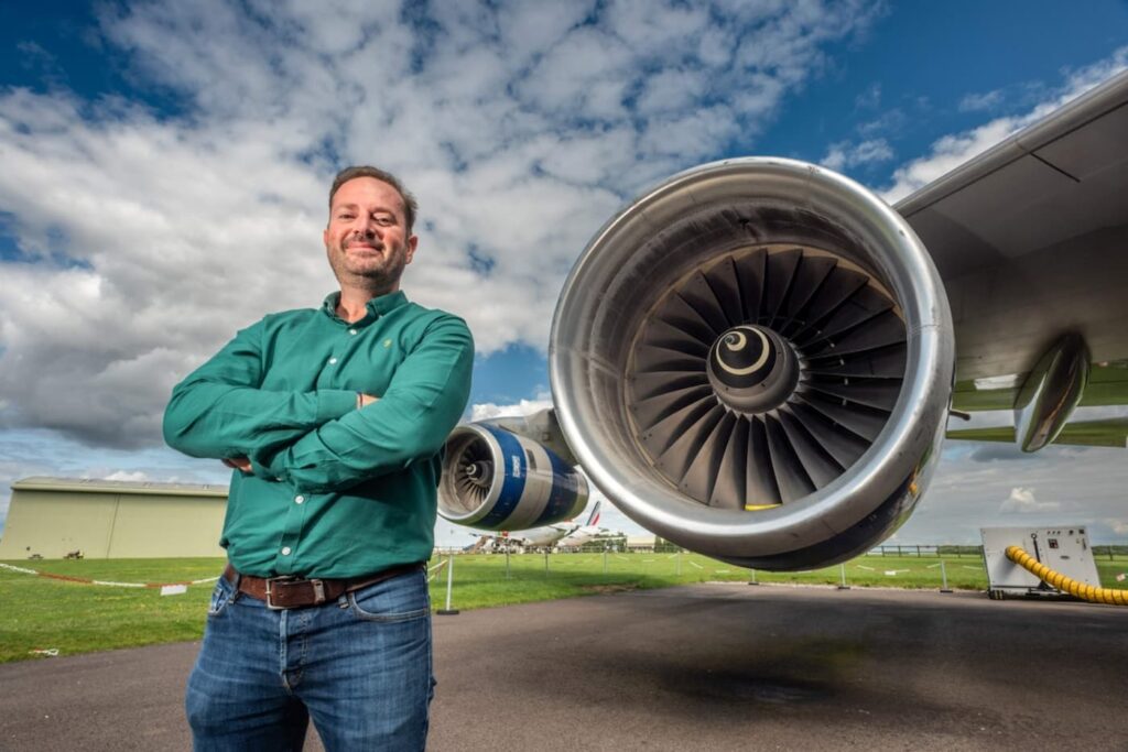 Empresa cria biocombustível para aviação a partir de fezes humanas