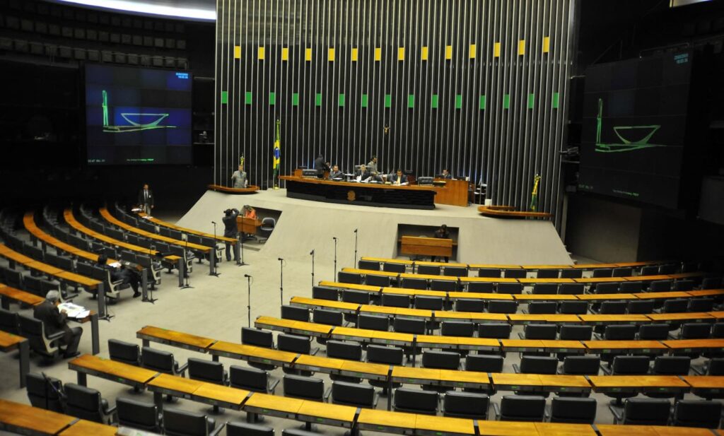 Deputados convocam audiência urgente para debater uso da IA nas eleições
