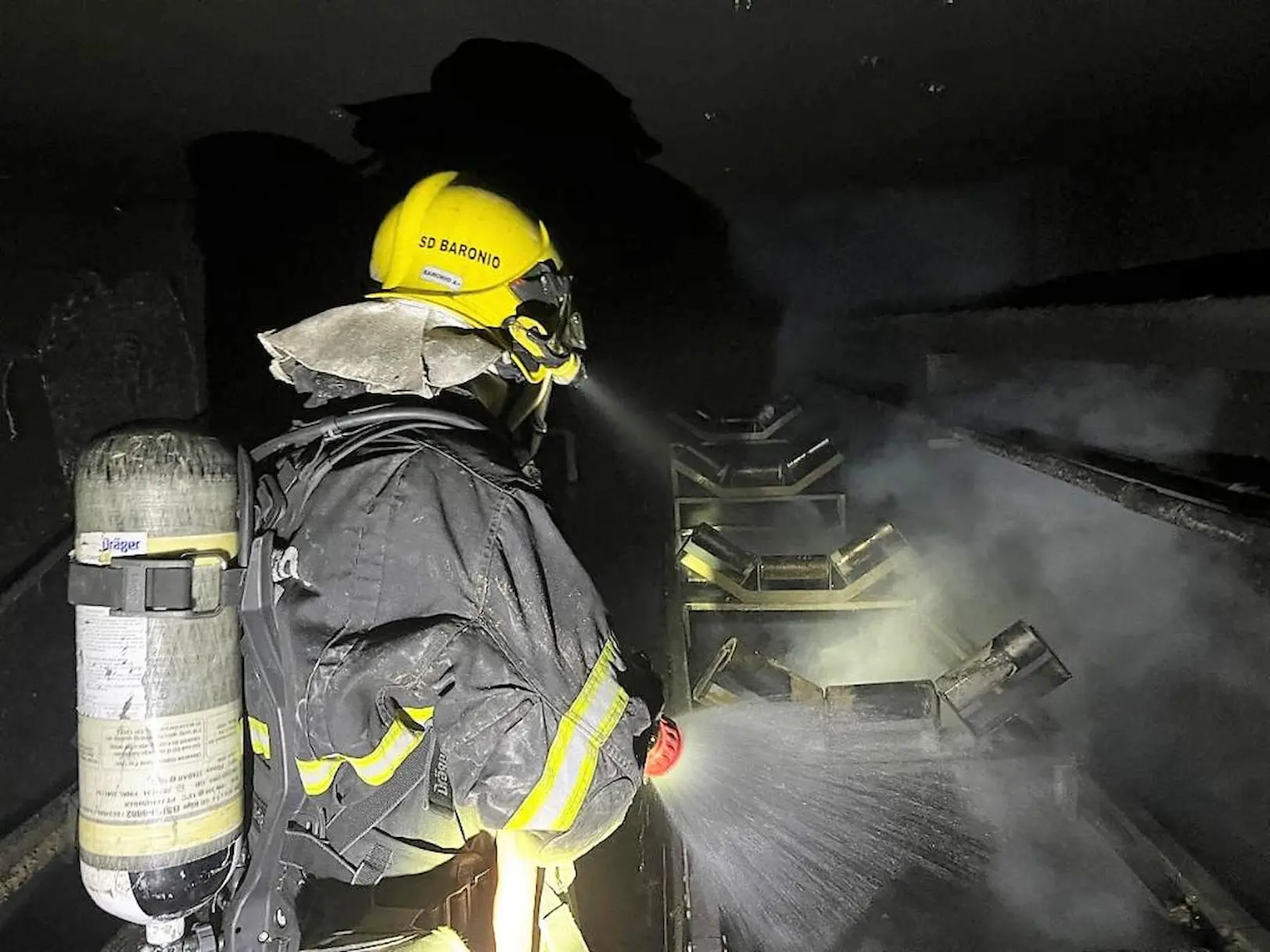 Bombeiros extingue incêndio em 03 silos de grãos em Lucas do Rio Verde