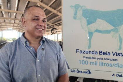Como produzir 100 mil litros de leite por dia Visitamos uma fazenda que faz isso